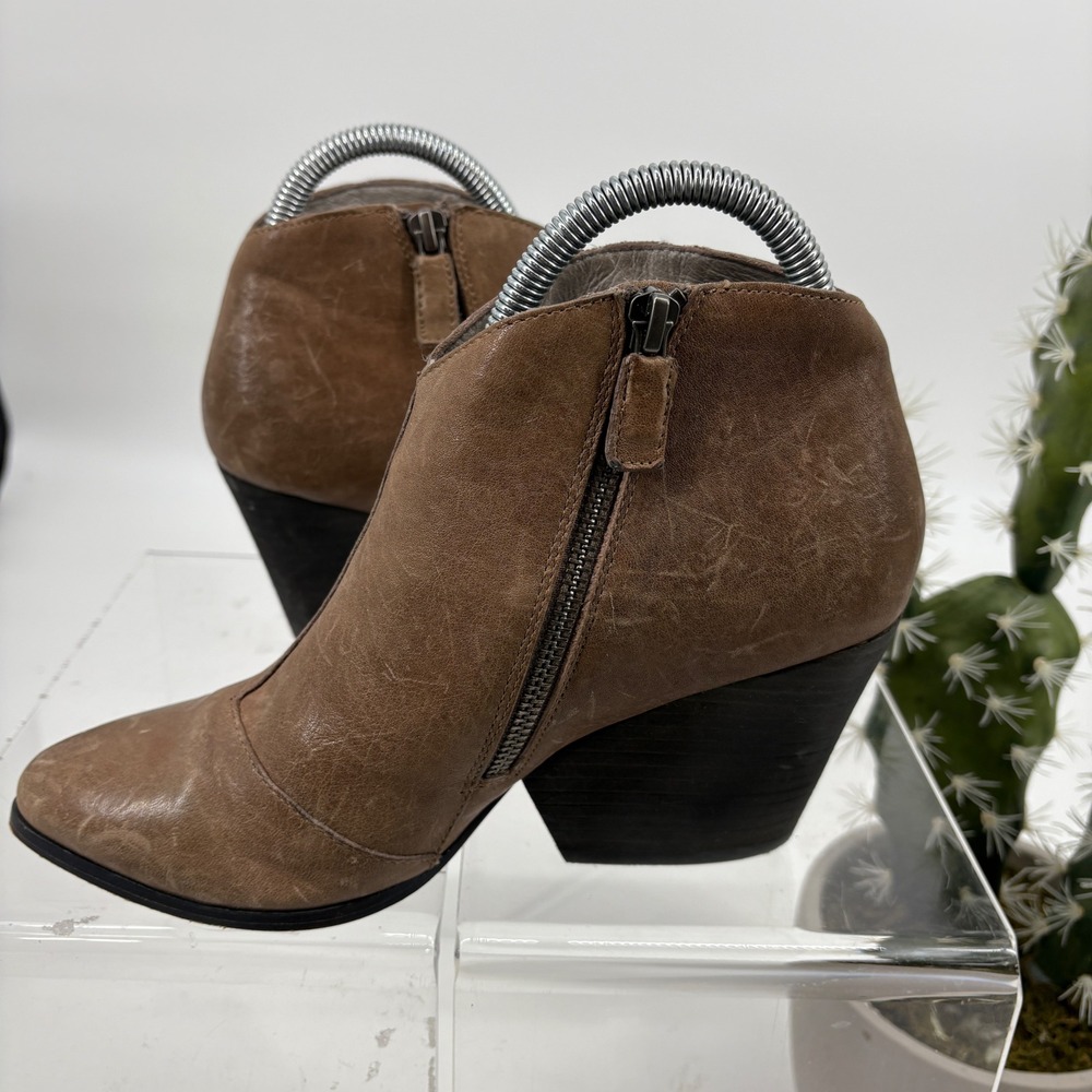 Eileen Fisher Trail Leather Ankle Booties Pointed Toe Taupe Size 7